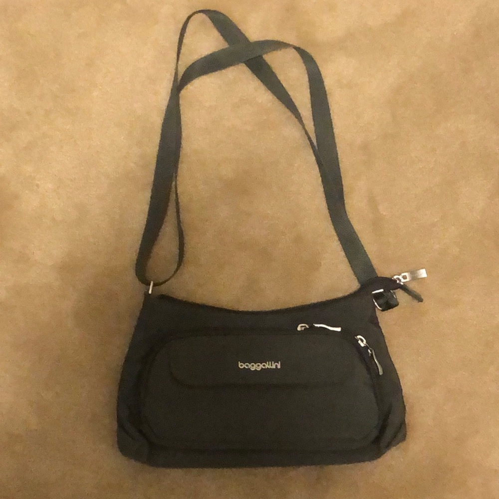 Baggallini black/dark grey purple lining carry-everything crossbody bag NWOT